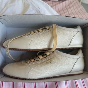 Kurt Geiger Islington Flat Sneaker in Off-White